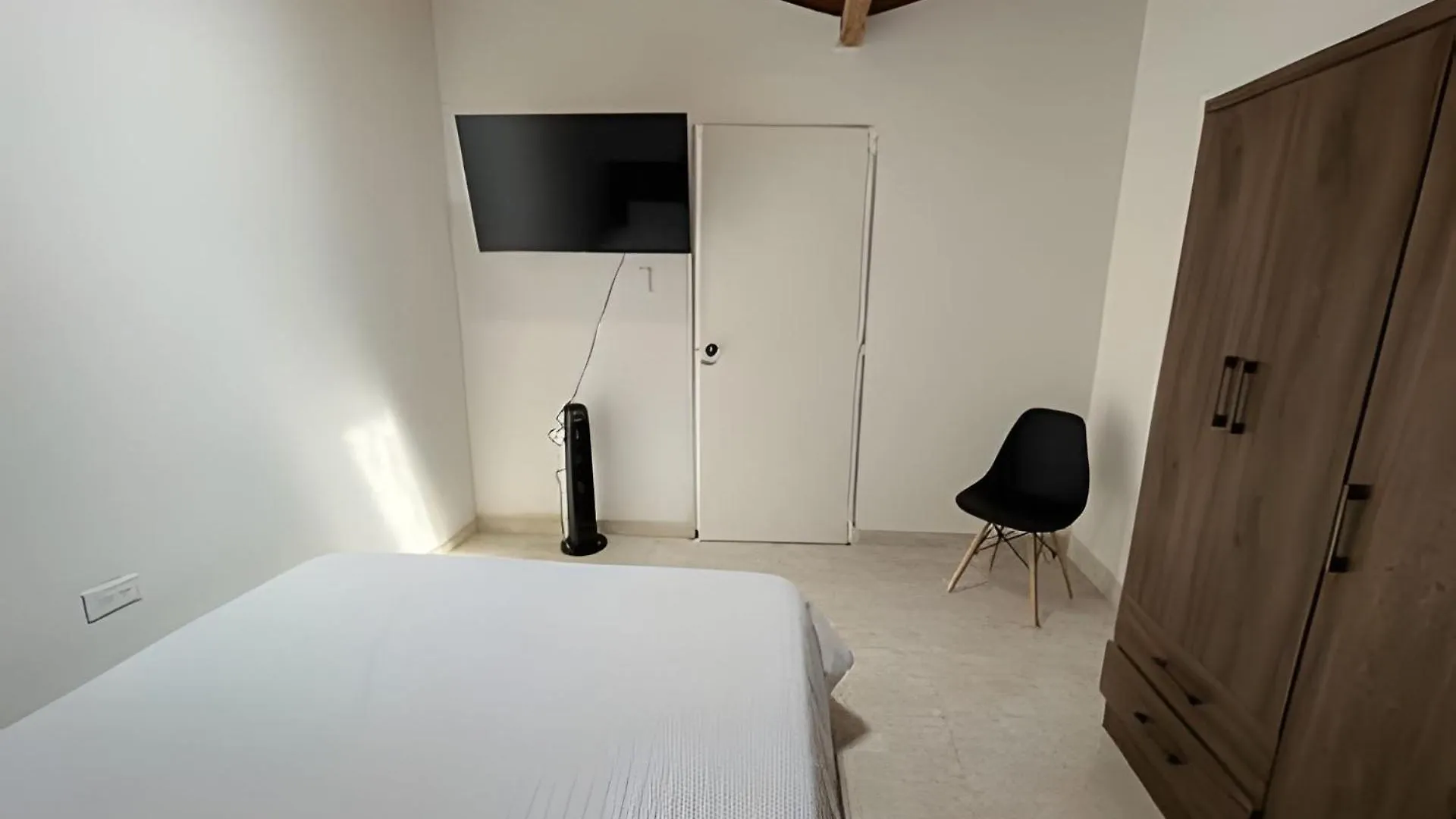 Casa Tradicional Remodelada En Envigado Con Patio Villa 0*,